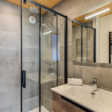 Annapurna, Alpes Travel, Les Houches, Sleeps 5 Apartment *